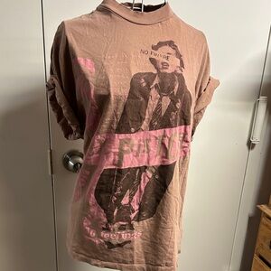 Vintage-Inspired SEX PISTOLS Graphic Tee in Mauve with Black & Pink Print